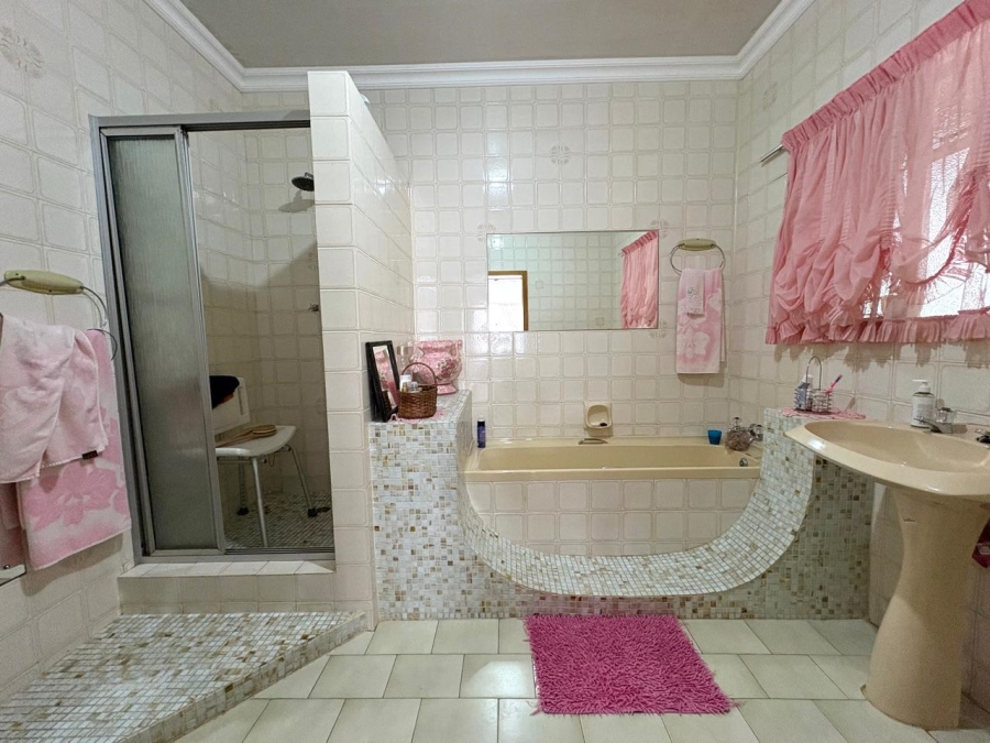4 Bedroom Property for Sale in Naudeville Free State